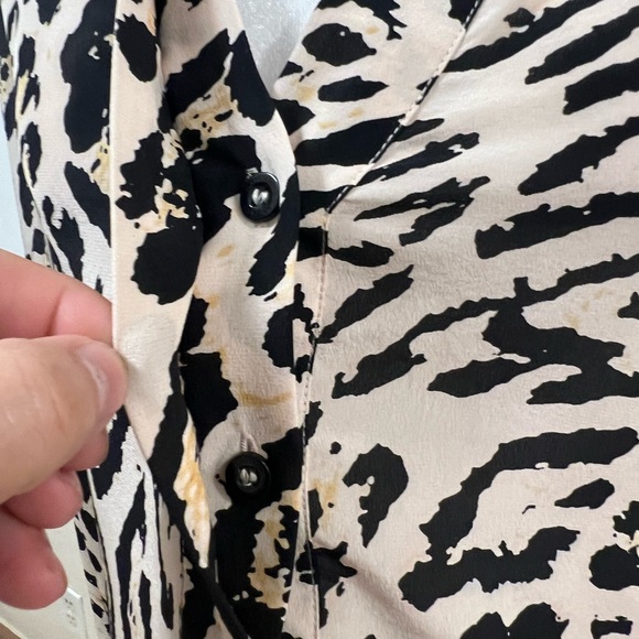 MARCIANO 100% silk blouse size S. Fits perfectly Medium. - Picture 3 of 13